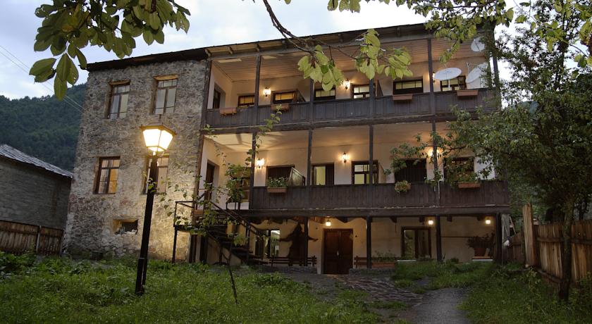 villa_mestia.jpg villa_mestia.jpg